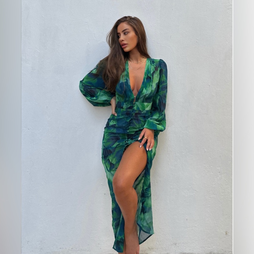 Elegant Green Long Sleeve Dress - Picture 9 of 9
